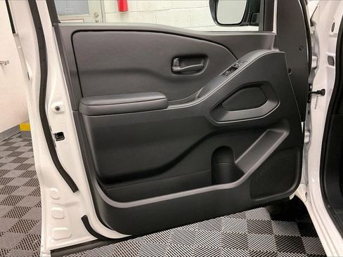 Certified 2025 Nissan Frontier S image 23