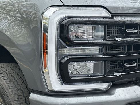 Used 2024 Ford F250 Lariat w/ Black Appearance Package image 9