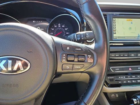 Used 2016 Kia Sedona SX image 29