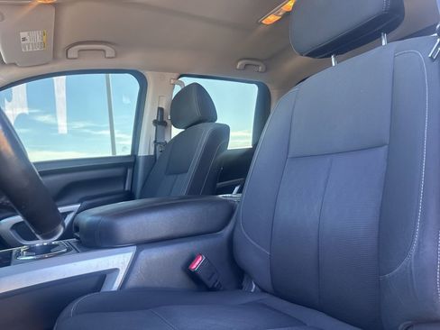Used 2019 Nissan Titan SV w/ SV Convenience Package image 37