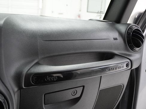 Used 2015 Jeep Wrangler Altitude image 27