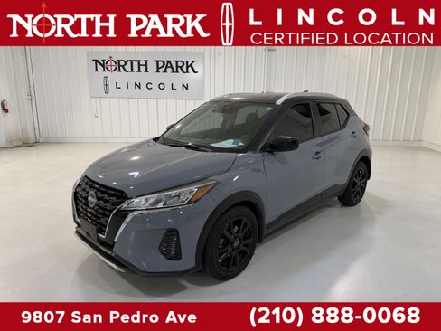 Used 2023 Nissan Kicks SV image 1