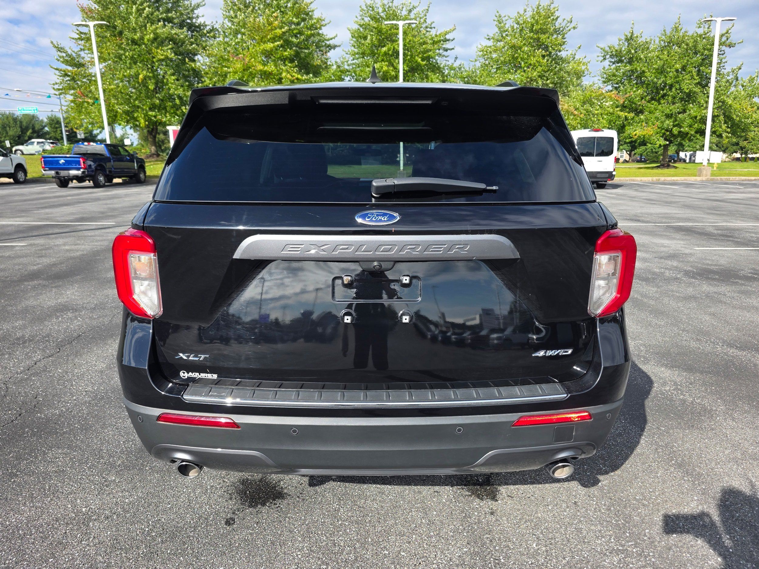 Used 2023 Ford Explorer XLT w/ Equipment Group 202A AWD/4WD image 4