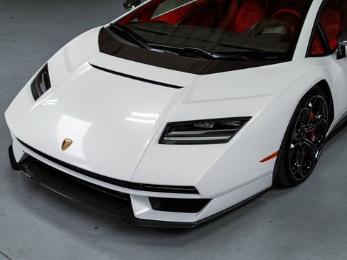 Used 2022 Lamborghini Aventador Countach image 10