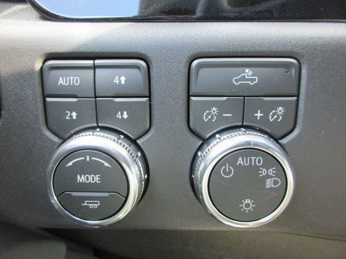 New 2026 GMC Sierra 1500 SLE AWD/4WD image 15