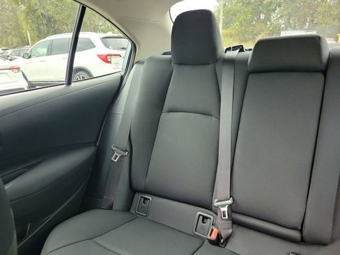 Used 2022 Toyota Corolla LE image 4