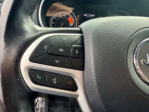 Used 2019 Jeep Cherokee Sport image 19