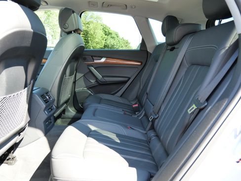 Used 2023 Audi Q5 2.0T Premium w/ Convenience Package AWD/4WD image 14