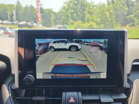Used 2024 Toyota RAV4 LE AWD/4WD image 18
