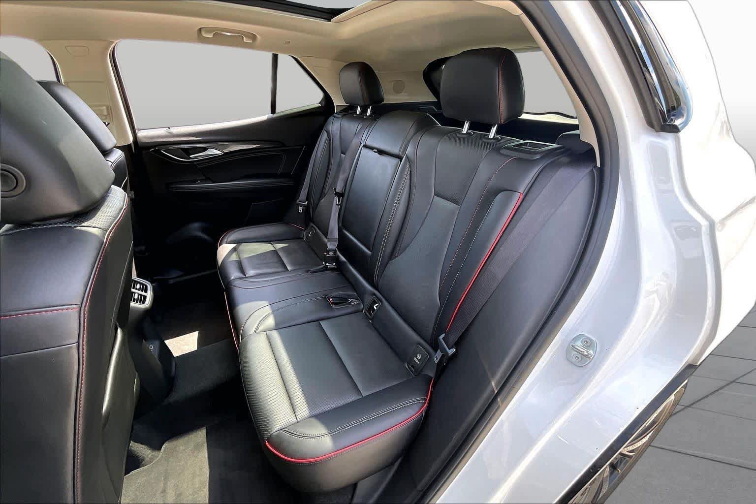 Used 2023 Buick Envision Essence w/ Sport Touring Package AWD/4WD image 38