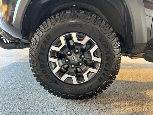 Used 2020 Toyota Tacoma TRD Off-Road image 35