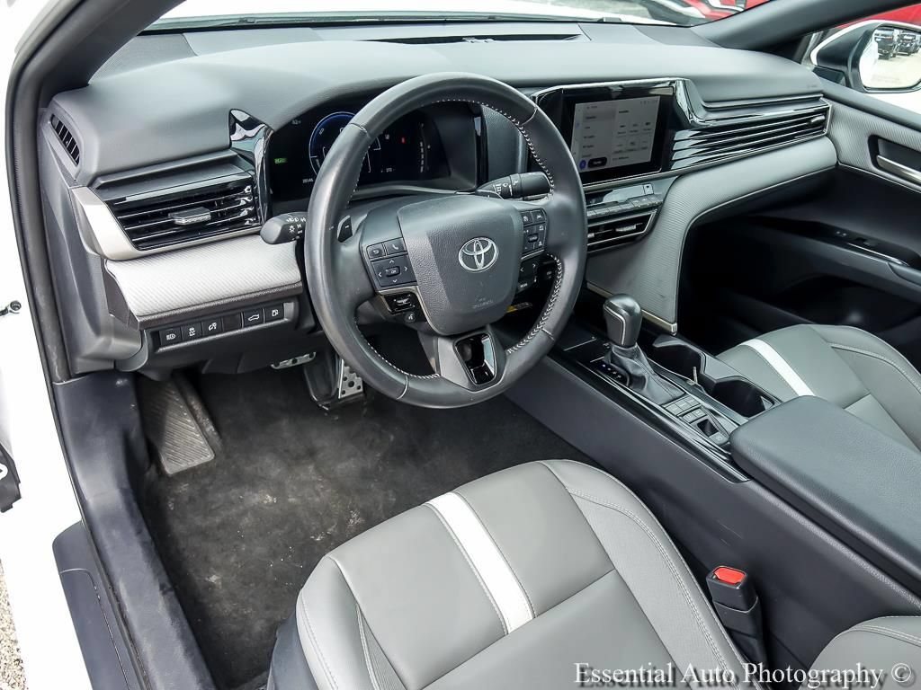 Used 2025 Toyota Camry SE FWD image 11