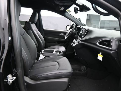 New 2026 Chrysler Pacifica Select w/ S Appearance Package image 46