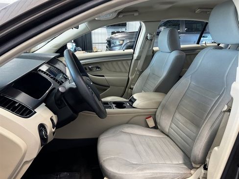 Used 2015 Ford Taurus SE image 12