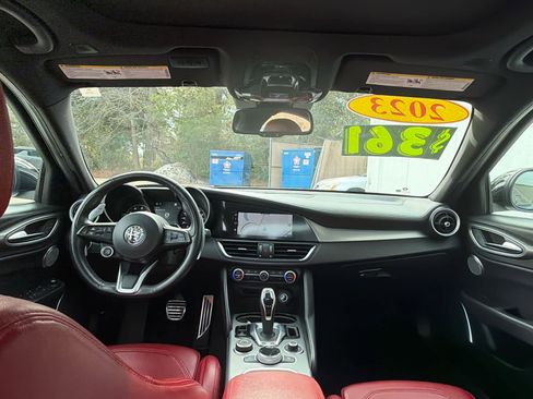 Used 2023 Alfa Romeo Giulia Veloce image 25