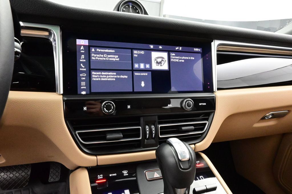 Certified 2022 Porsche Macan S AWD/4WD image 10