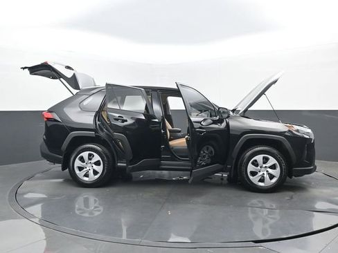 Used 2025 Toyota RAV4 LE AWD/4WD image 31