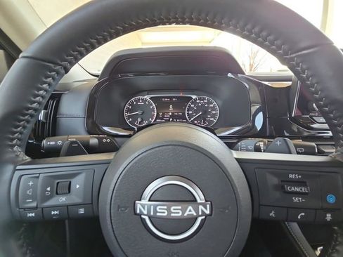 Used 2025 Nissan Pathfinder SV image 25