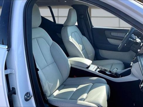 Used 2023 Volvo XC40 B5 Plus w/ Driver Assist Package AWD/4WD image 7