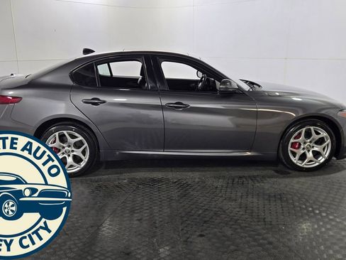 Used 2022 Alfa Romeo Giulia Ti image 8