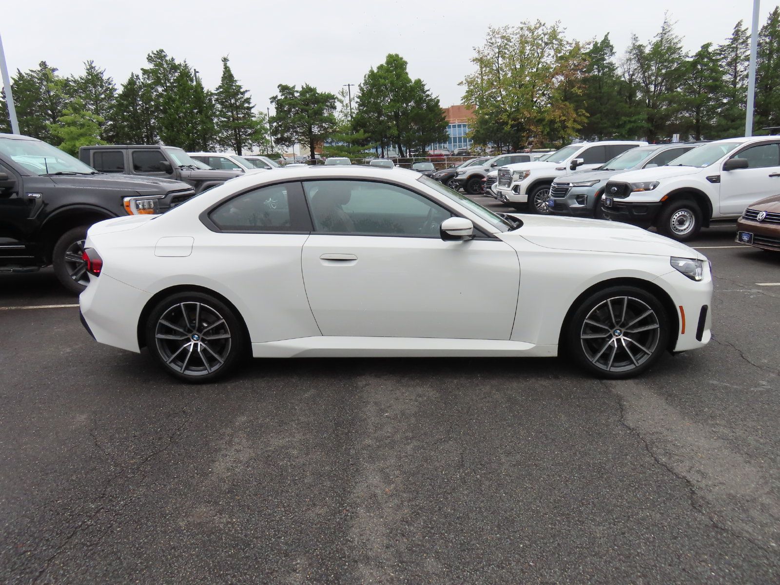 Used 2024 BMW 230i xDrive Coupe w/ Convenience Package AWD/4WD image 4