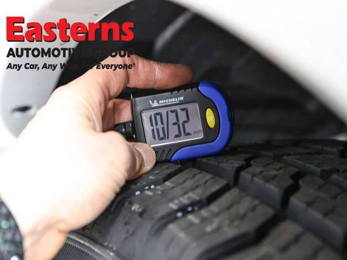 Used 2024 Nissan Armada SL w/ Captain's Chairs Package image 32