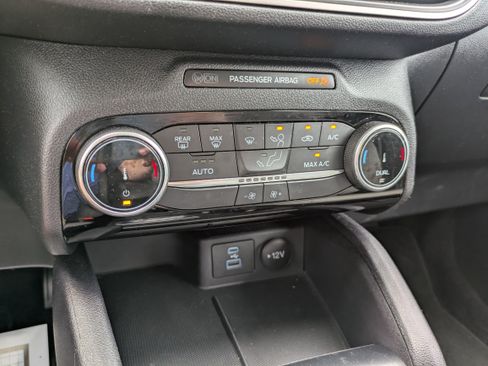 Used 2022 Ford Escape SE w/ SE Sport Appearance Package image 14