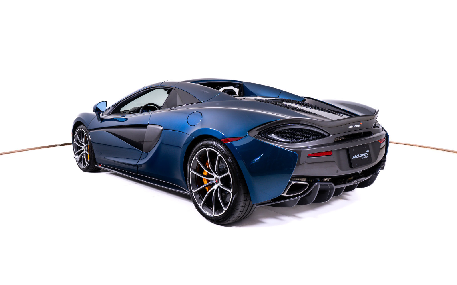 Used 2018 McLaren 570S Spider RWD image 4