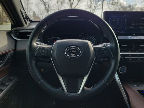 Used 2022 Toyota Venza Limited image 21