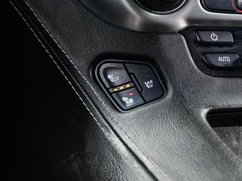 Used 2016 GMC Yukon XL SLT image 22