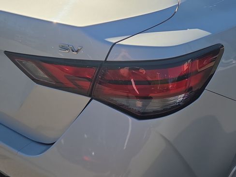 Used 2020 Nissan Sentra SV FWD image 11