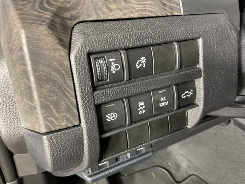 Used 2025 Toyota Tacoma Limited image 18