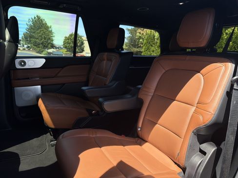 Used 2020 Lincoln Navigator Reserve w/ Luxury Package AWD/4WD image 9
