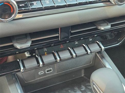 New 2025 GMC Canyon Elevation w/ Convenience Package image 27