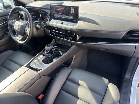 Used 2026 Nissan Rogue SL FWD image 12
