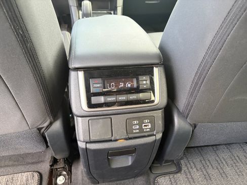 Used 2024 Subaru Ascent Premium w/ Convenience Package AWD/4WD image 30