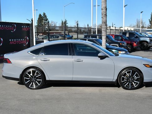 Used 2023 Honda Accord Touring image 9