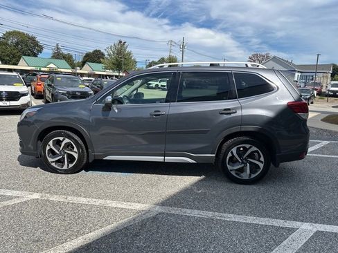 Used 2022 Subaru Forester Touring image 3