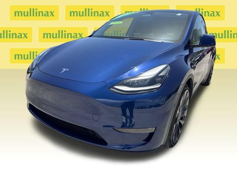 Used 2023 Tesla Model Y Performance AWD/4WD image 9