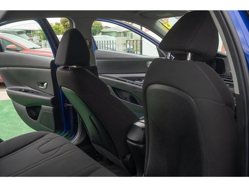Used 2023 Hyundai Elantra SEL FWD image 39