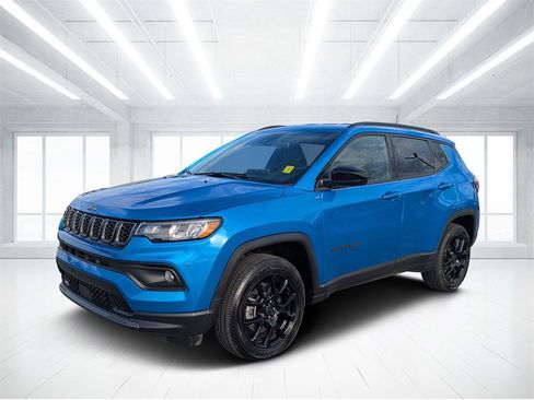 Used 2025 Jeep Compass Latitude w/ Altitude Special Edition image 7