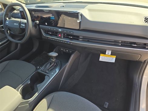 New 2025 Kia K4 LXS image 13