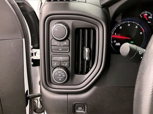 Used 2023 Chevrolet Silverado 2500 Custom image 33