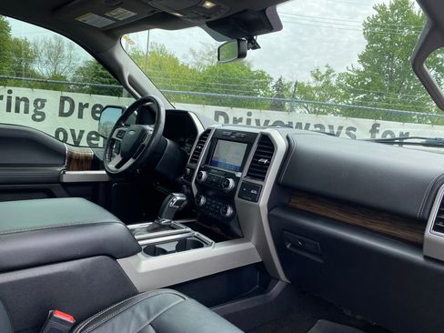 Used 2019 Ford F150 Lariat w/ Equipment Group 502A Luxury AWD/4WD image 19