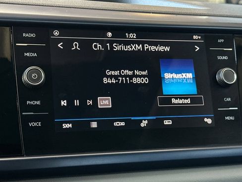 Used 2023 Volkswagen Taos SE w/ Panoramic Sunroof Package FWD image 18