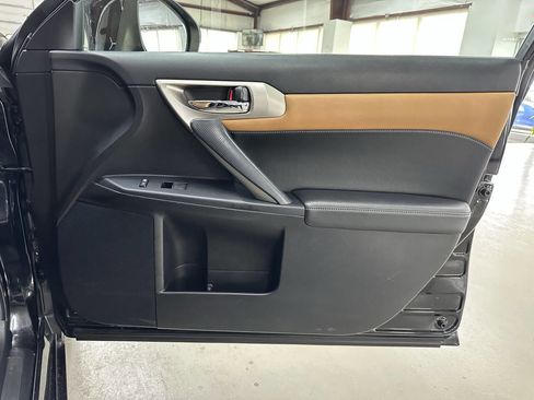 Used 2016 Lexus CT 200h image 16