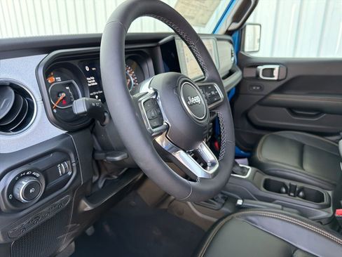 New 2025 Jeep Wrangler Sahara w/ Technology Group image 11