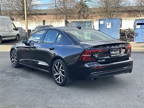 Used 2019 Volvo S60 T6 Momentum w/ Multimedia Package image 3