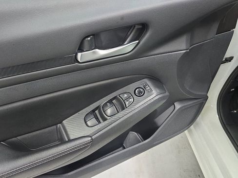 Used 2025 Nissan Altima 2.5 SV FWD image 10