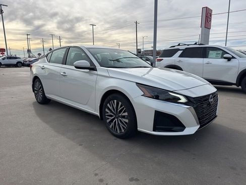 New 2025 Nissan Altima 2.5 SV w/ SV Premium Package image 2